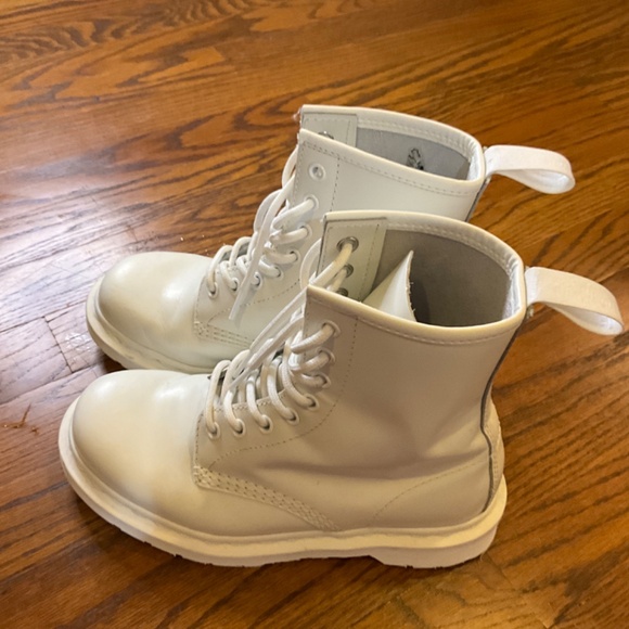 Dr. Martens white boots size 6 - Picture 8 of 12